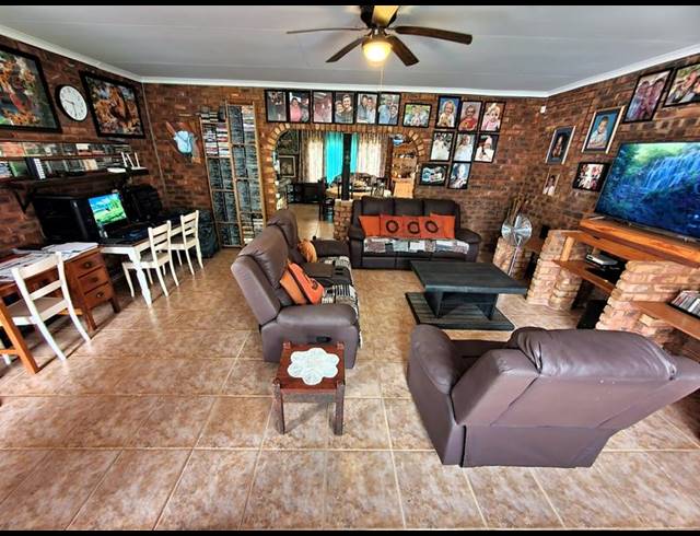 3 BEDROOM HOUSE FOR SALE IN THE ORCHARDS